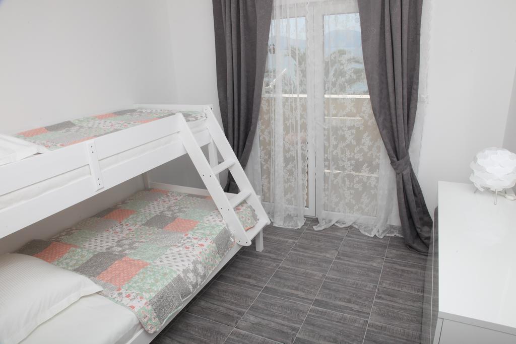 Apartments Mare Gradac  Exterior photo